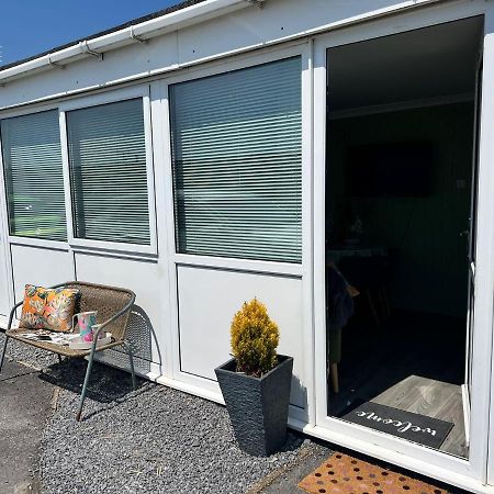 Chalet Ty Lilli Wen Fach Sleeps 6 Kidwelly Buitenkant foto
