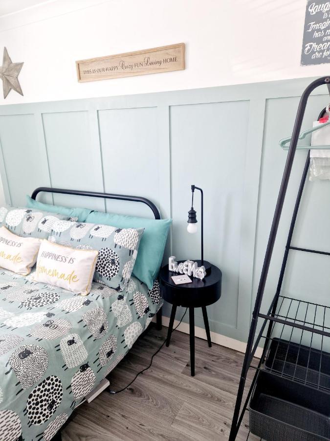 Chalet Ty Lilli Wen Fach Sleeps 6 Kidwelly Buitenkant foto