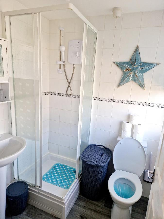 Chalet Ty Lilli Wen Fach Sleeps 6 Kidwelly Buitenkant foto