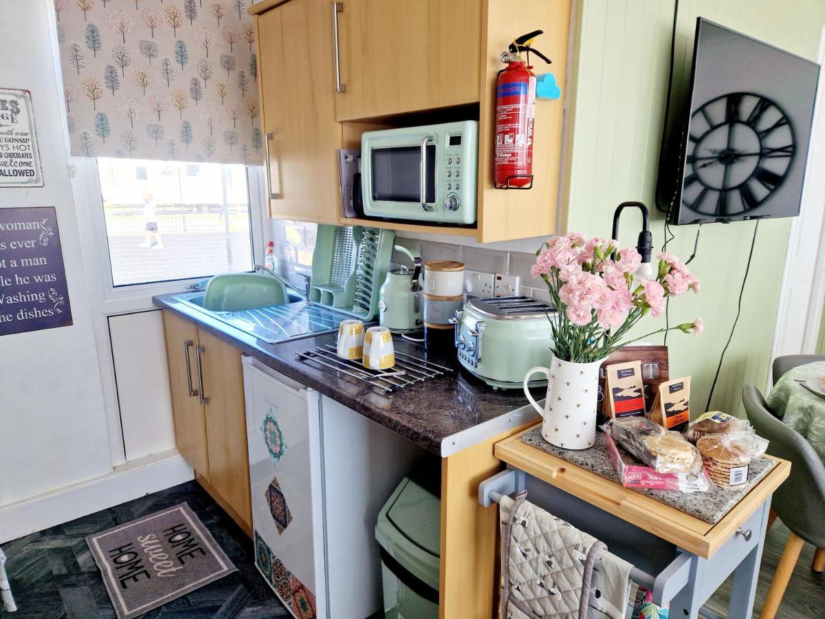 Chalet Ty Lilli Wen Fach Sleeps 6 Kidwelly Buitenkant foto