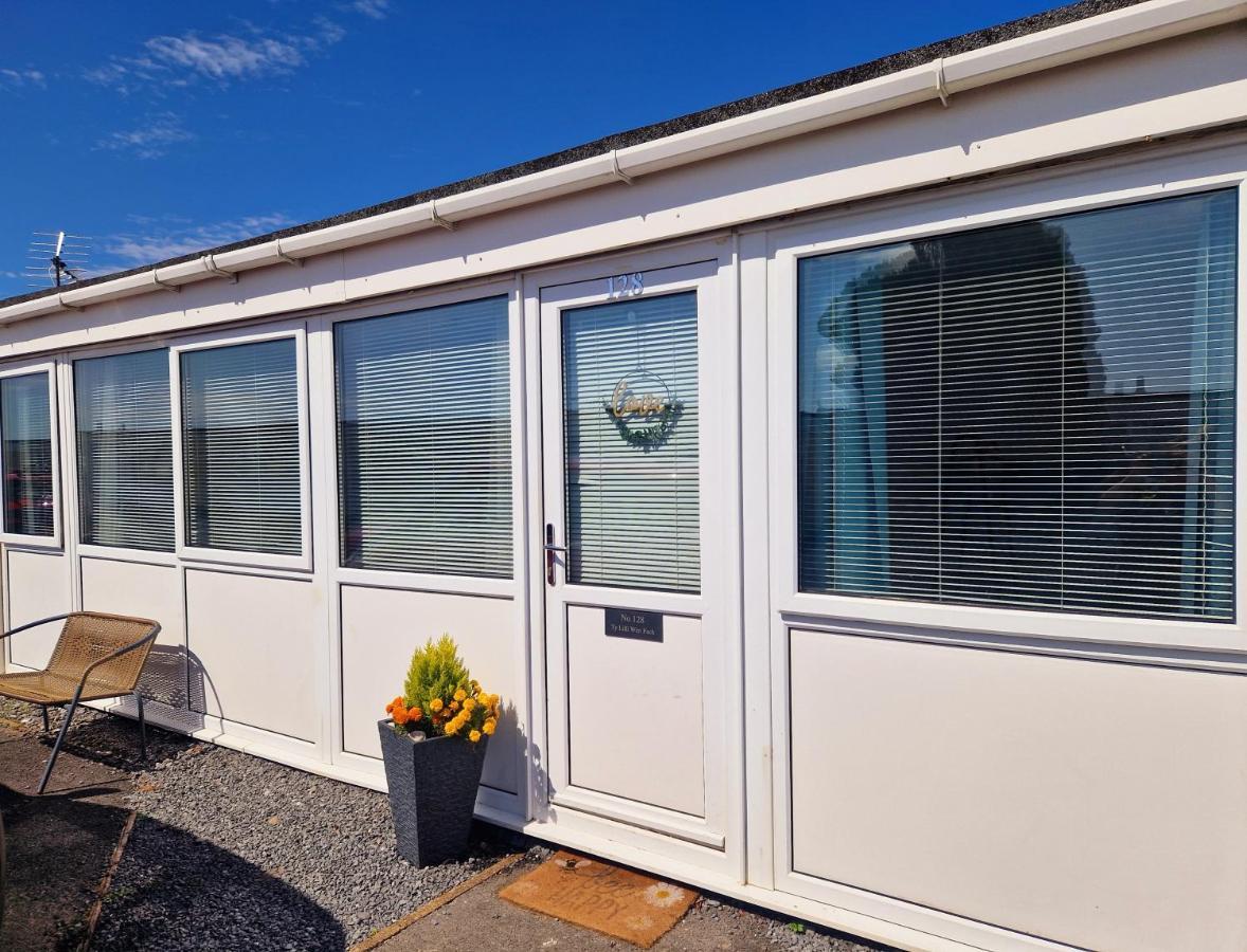 Chalet Ty Lilli Wen Fach Sleeps 6 Kidwelly Buitenkant foto